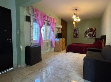 Casa · 84m² · 2 Ambientes · Depto de Pasillo 1 Dormitorio No Ph - Venta