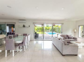 Casa · 204m² · 4 Ambientes · 3 Cocheras · Venta Casa Barrancas de Iraola 4 Amb