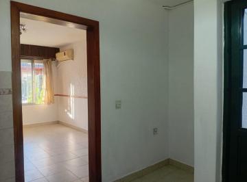 Casa · 48m² · 3 Ambientes · 1 Cochera · Venta con Renta Dúplex 3 Ambientes en Carapachay