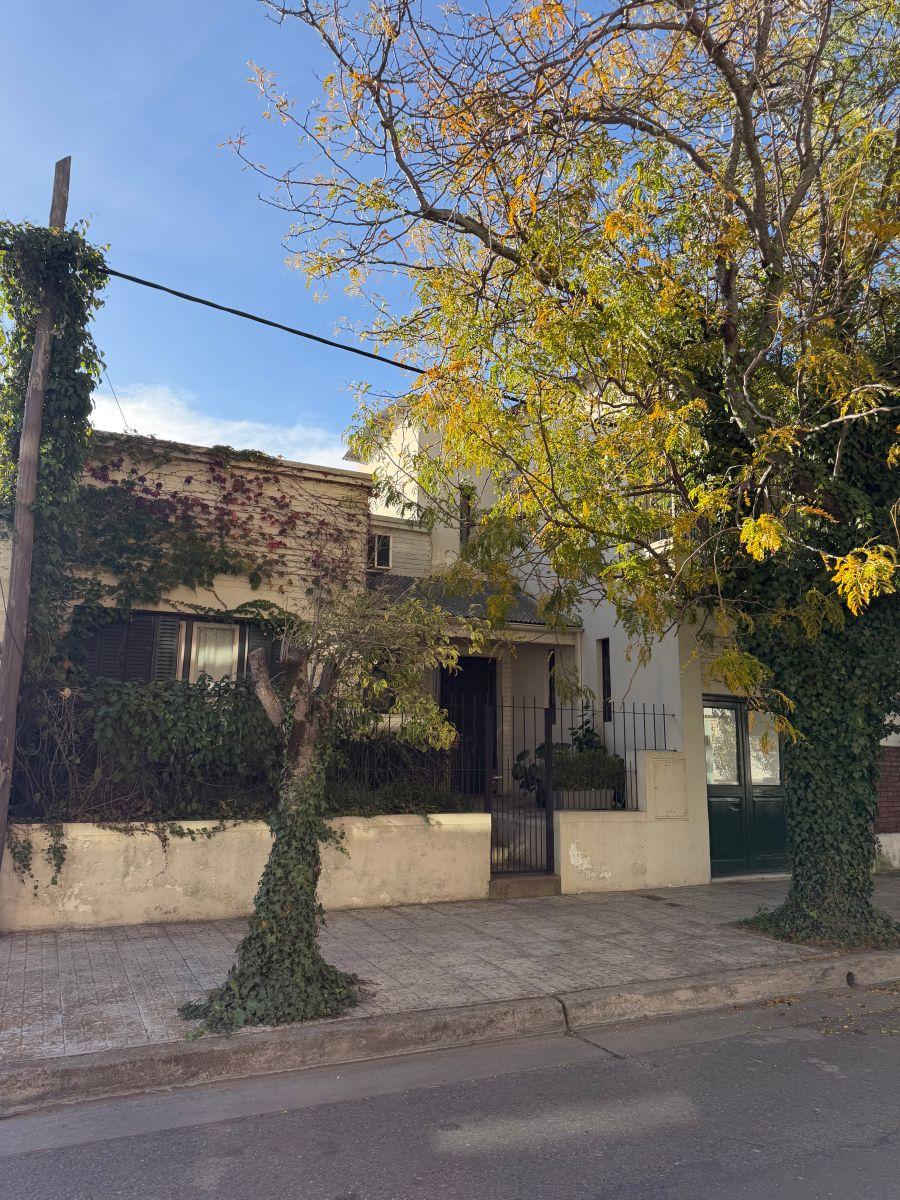 Casa 4 dorm, 350m² con pileta y parrilla — Semicéntrico, General Roca y Belgrano