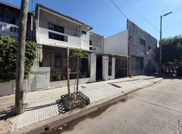 Casa · 145m² · 6 Ambientes · 1 Cochera · Venta Casa Villa del Parque Apto Credito