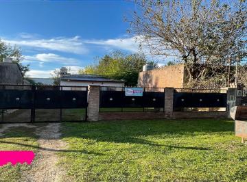 Casa · 72m² · 3 Ambientes · 3 Cocheras · Casa en Venta