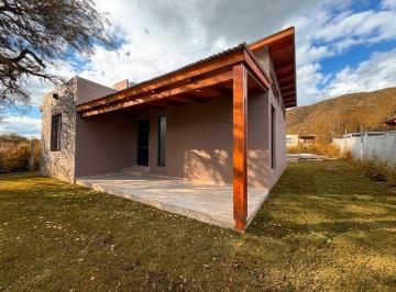 Casa · 65m² · 3 Ambientes · 1 Cochera · Venta Casa 2 Dorm. Pileta en Comuna San Roque