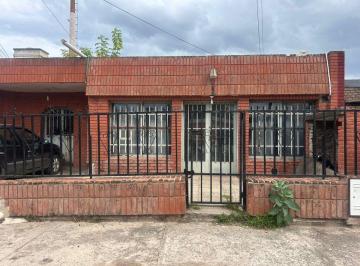 Casa · 260m² · 5 Ambientes · 1 Cochera · Venta Casa Para Reciclar B Jose Ignacio Diaz 3 Sec