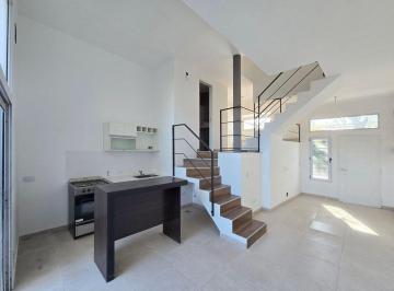 Casa · 84m² · 3 Ambientes · 1 Cochera · Duplex Castelar Cochera 3 Ambientes Patio Luminoso