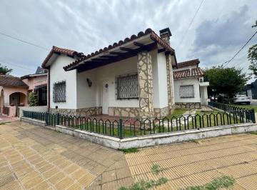 Casa · 139m² · 5 Ambientes · 1 Cochera · Venta Casa en Esquina Haedo Permuta Financia