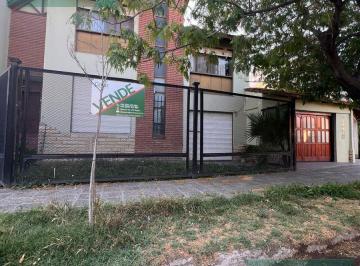 Casa · 4 Dormitorios · 1 Cochera · Duplex en Villa Regina