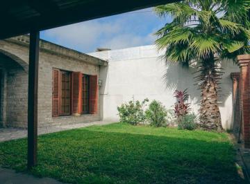 Casa · 180m² · 6 Ambientes · 4 Cocheras · Casa en Venta 3 Dorm., Quincho y Pileta