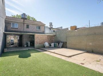 Casa · 130m² · 4 Ambientes · 2 Cocheras · Vivienda Multifamiliar/casas en Boulogne/334 m²