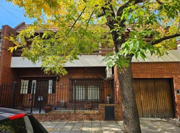 Casa · 231m² · 5 Ambientes · 3 Cocheras · Venta Casa 5 Ambientes en Caseros