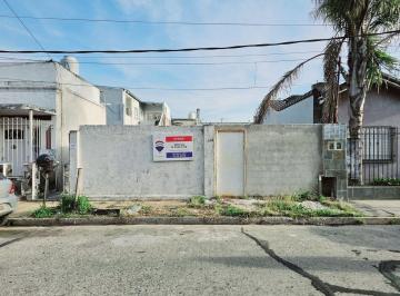 Terreno · 205m² · Lote en Venta en Villa Dominico. Acepta Permuta