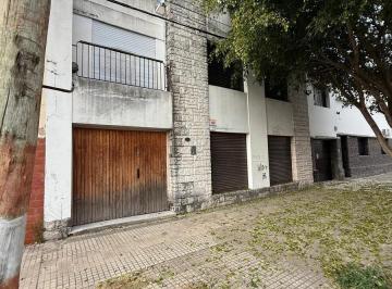 Casa · 130m² · 6 Ambientes · 1 Cochera · Casa en Calle 65 E/ 10 y 11