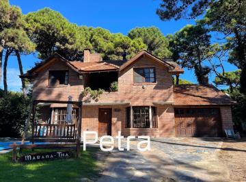 Casa · 243m² · 6 Ambientes · 3 Cocheras · Casa en Venta en Pinamar