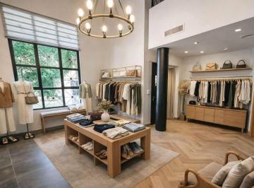 Local comercial · 196m² · 2 Cocheras · Casa en Venta Quilmes