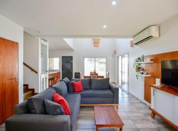 Casa · 117m² · 4 Ambientes · 2 Cocheras · Casa en Venta Gonnet