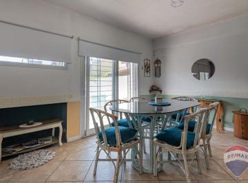 Casa · 90m² · 4 Ambientes · 1 Cochera · Casa en Venta Villa Elisa