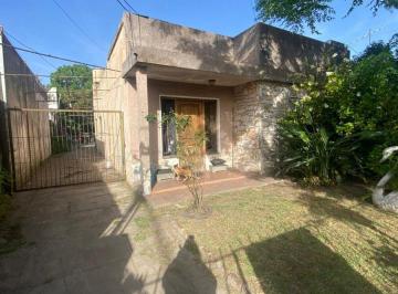Casa · 110m² · 4 Ambientes · 1 Cochera · Venta Casa 4 Ambientes, Berazategui.