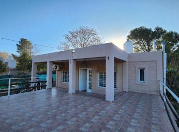 Casa · 148m² · 4 Ambientes · 1 Cochera · Casa en Playas de Oro con Vistas a Las Sierras
