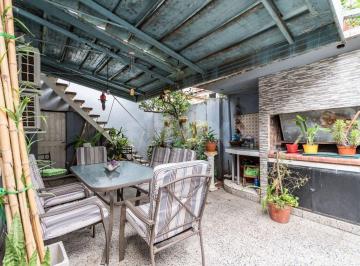 PH · 242m² · 6 Ambientes · 1 Cochera · Venta PH Mataderos 6 Ambientes Cochera Multifamili