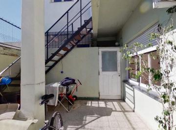Casa · 249m² · 8 Ambientes · Casa Multifamiliar con Terraza