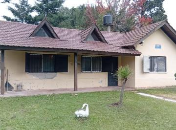 Quinta vacacional · 57m² · 2 Dormitorios · 1 Cochera · Casa Quinta en Venta en Alvarez