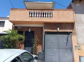 Casa · 110m² · 6 Ambientes · 1 Cochera · Casa 6 Ambientes Venta Monte Grande Apta Credito
