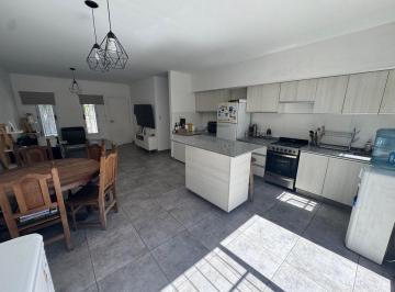 Casa · 90m² · 4 Ambientes · 1 Cochera · Venta Casa 4 Amb en Ituzaingo Financiación Privada