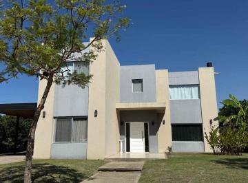 Casa · 158m² · 5 Ambientes · 2 Cocheras · Alquilo Casa Puertos Barrio Vistas 4 Dorm. Pileta