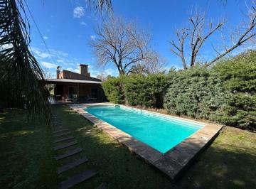 Casa · 80m² · 2 Ambientes · Funes Venta Casa Amplio Jardín Pileta Apta Credito