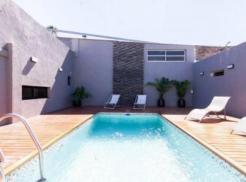 Casa · 124m² · 4 Ambientes · 3 Cocheras · Casa 4 Amb Hecha a Nuevo, con Piscina y 3 Cocheras