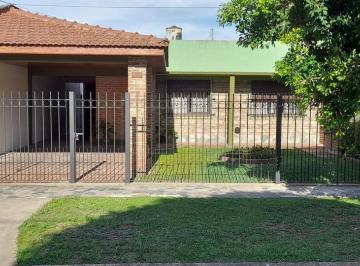 Casa · 180m² · 6 Ambientes · 1 Cochera · Casa - Villa Elisa