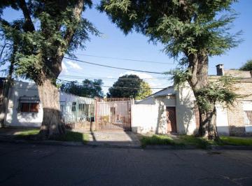 Casa · 137m² · 5 Ambientes · 1 Cochera · Vendo Casa en Perez Castellanos
