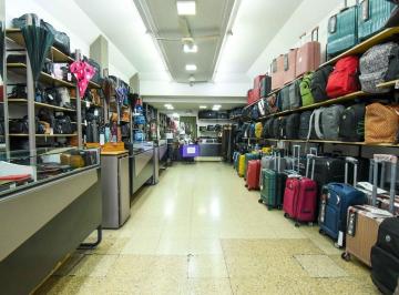 Local comercial · 210m² · Venta Local en Liniers Sobre Av Rivadavia 210 m²