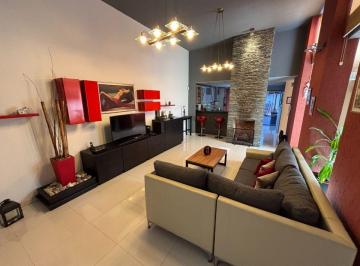 Casa · 170m² · 3 Ambientes · 2 Cocheras · Venta Casa 3 Amb Montecastro Garage Patio Terraza