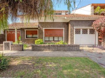 Casa · 191m² · 4 Ambientes · 2 Cocheras · Chalet 6 Amb Parque Pileta Quincho Hurlingham