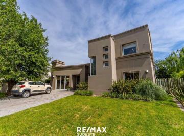 Casa · 208m² · 5 Ambientes · Venta Casa Bosque Alto