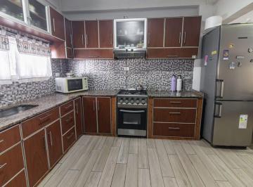 Casa · 118m² · 8 Ambientes · 1 Cochera · Venta Casa 8 Ambientes San Isidro, Quincho y Coche