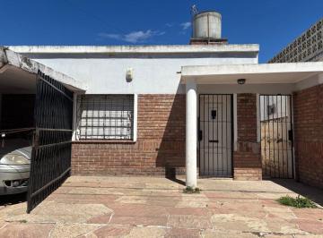 Casa · 230m² · 4 Ambientes · Casa + Depto en B° San Vicente