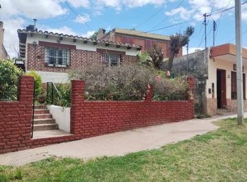 Casa · 42m² · 5 Ambientes · Casa a La Venta Cosquin B° La Toma Oportunidad!
