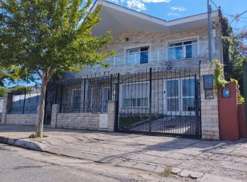 Casa · 435m² · 8 Ambientes · 3 Cocheras · Venta Casa con Vista a Las Sierras - Saldan Centro