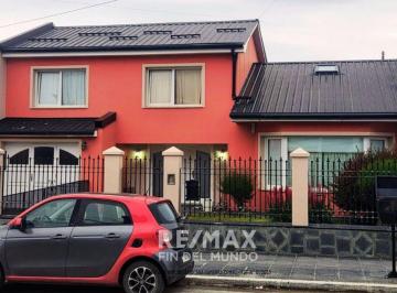 Casa · 295m² · 7 Ambientes · 1 Cochera · Venta|casa Completa con Jardín y Quincho|ushuaia