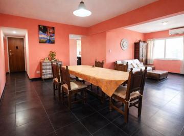 Departamento · 77m² · 4 Ambientes · Venta Departamento 2 Dorm. Baulera Centro