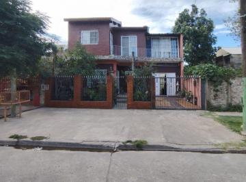 Casa · 150m² · 5 Ambientes · Venta Casa 5 Amb. Multifamiliar Hurlingham - Pileta