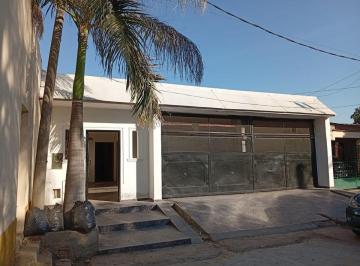 Casa · 143m² · 4 Ambientes · 2 Cocheras · Casa en Barrio Autonomia