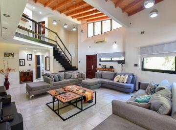 Casa · 250m² · 6 Ambientes · 3 Cocheras · Casa en Venta La Plata Los Naranjos Quinta, Pileta