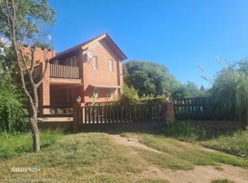 Casa · 101m² · 4 Ambientes · 2 Cocheras · Complejo con 2 Duplex y Pileta - Carpintería Sl