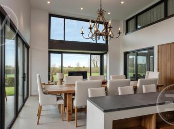 Casa · 132m² · 4 Ambientes · 2 Cocheras · Casa de 4 Amb en Canning Chico