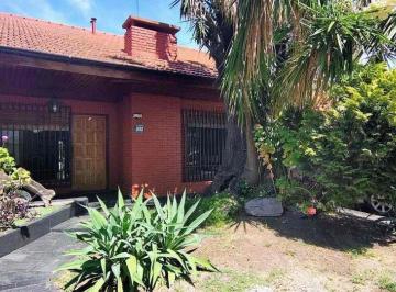 Casa · 100m² · 3 Ambientes · 1 Cochera · Casa 3 Amb Coch. Parrilla y Pileta San Justo