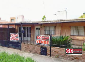 Casa · 105m² · 4 Ambientes · 1 Cochera · House - Las Parejas