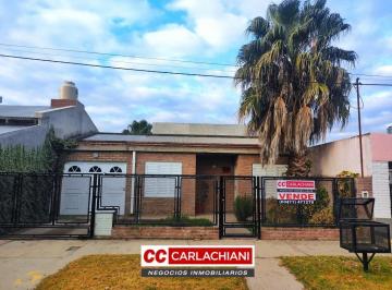 Casa · 157m² · 5 Ambientes · 1 Cochera · Casa - Las Parejas